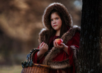 girl with apple